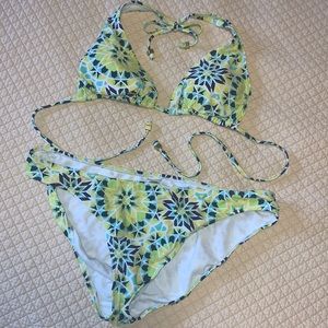 Old Navy two piece swim suit. Size large